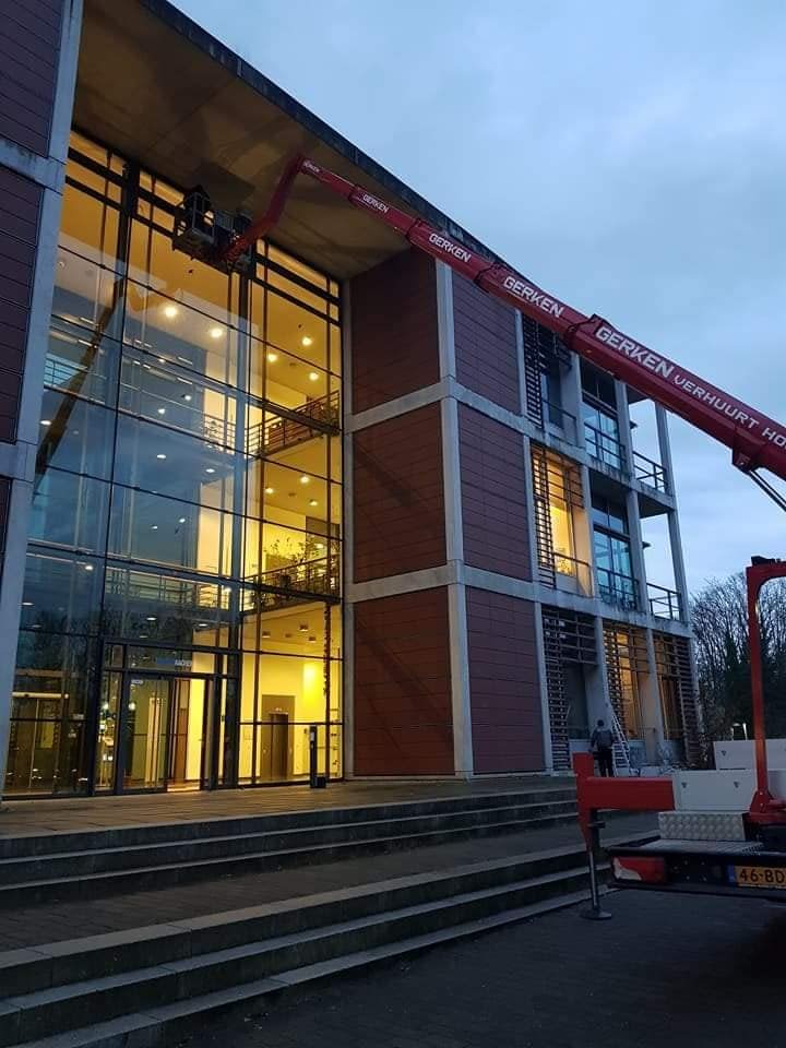 How to Clean High Commercial Windows on Office Building