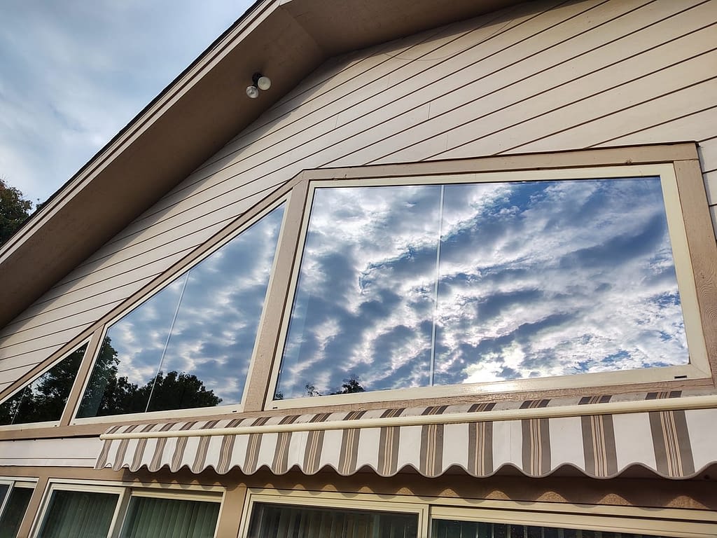 How do I clean windows without streaks